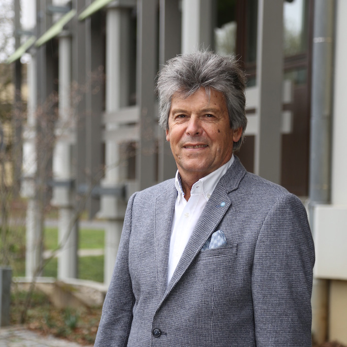  Klaus Strau